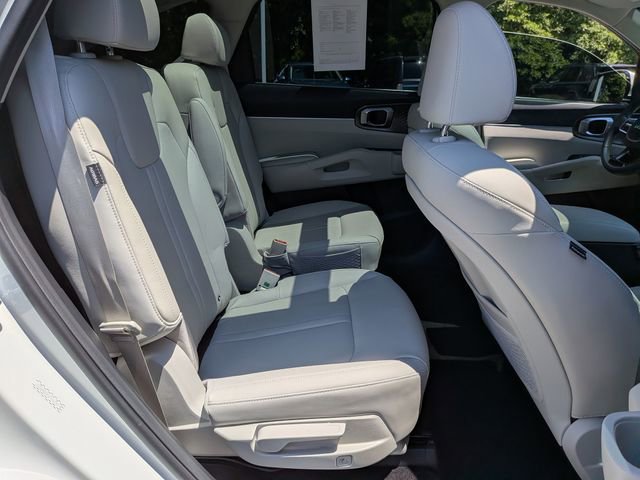 Used 2025 Kia Sorento EX w/ EX Panoramic Sunroof Package FWD image 24