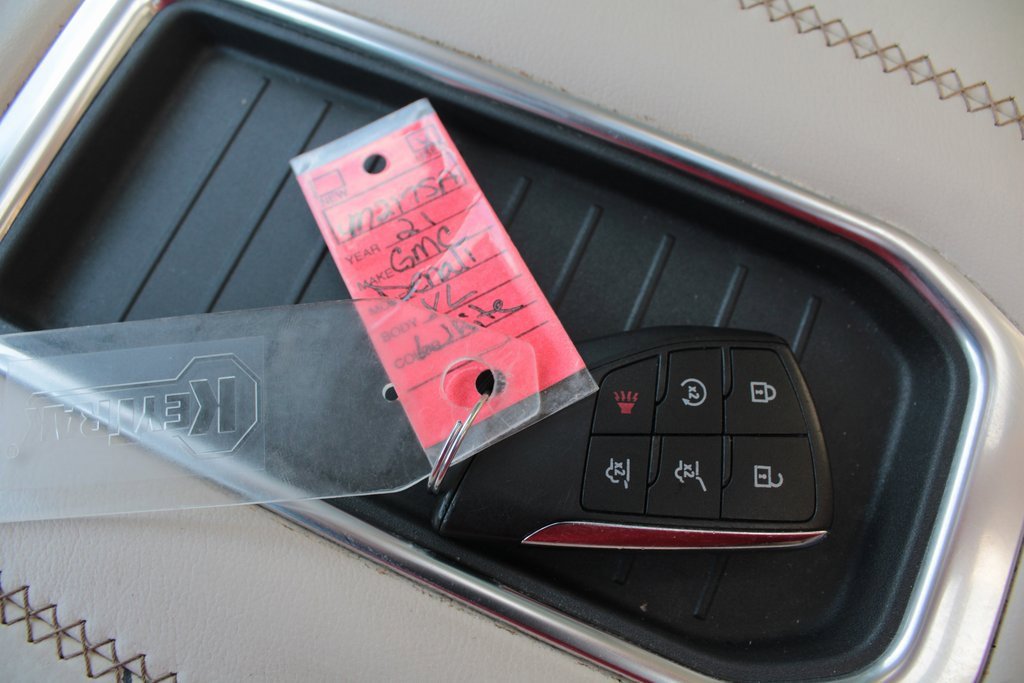 Used 2021 GMC Yukon XL Denali w/ Denali Premium Package image 29