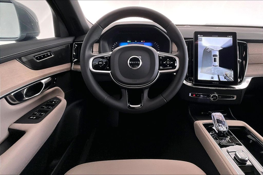 New 2026 Volvo XC90 T8 Plus w/ Protection Package Premier AWD/4WD image 15