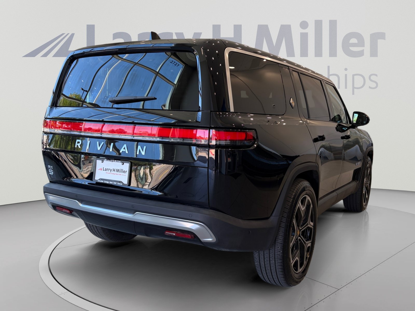 Used 2026 Rivian R1S Adventure Tri AWD/4WD image 5
