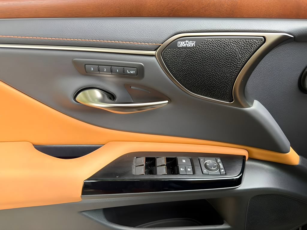 Used 2025 Lexus ES 350 Ultra Luxury FWD image 12