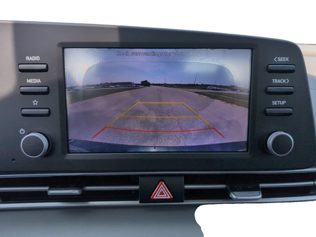 Used 2021 Hyundai Elantra SE FWD image 11