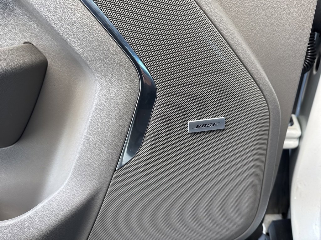 Used 2023 GMC Yukon SLT image 13