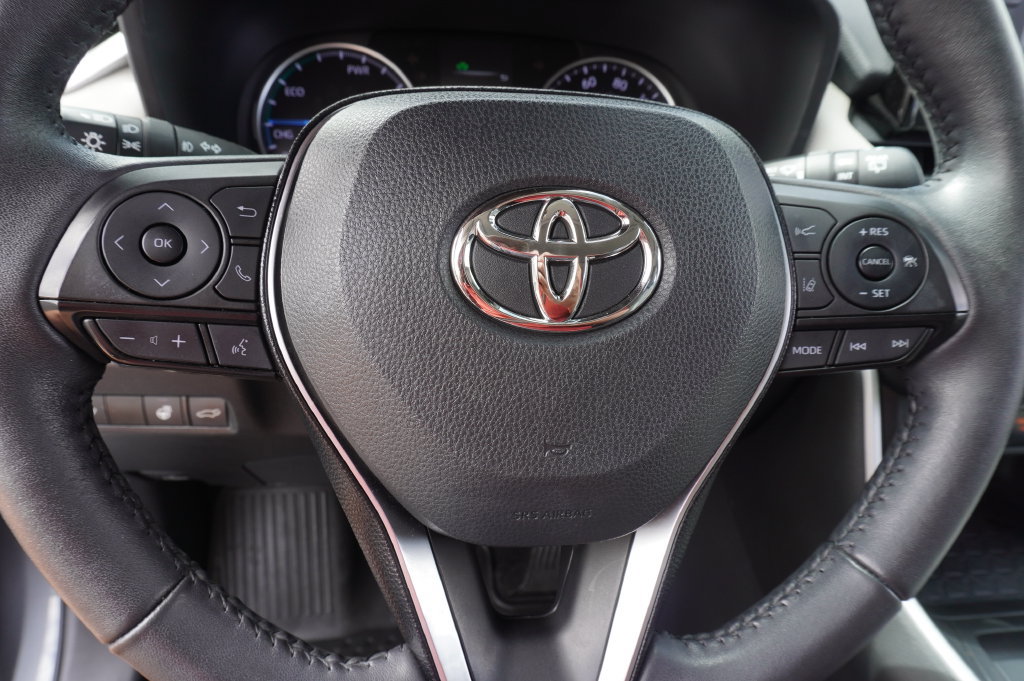 Used 2021 Toyota RAV4 XLE Premium AWD/4WD image 19