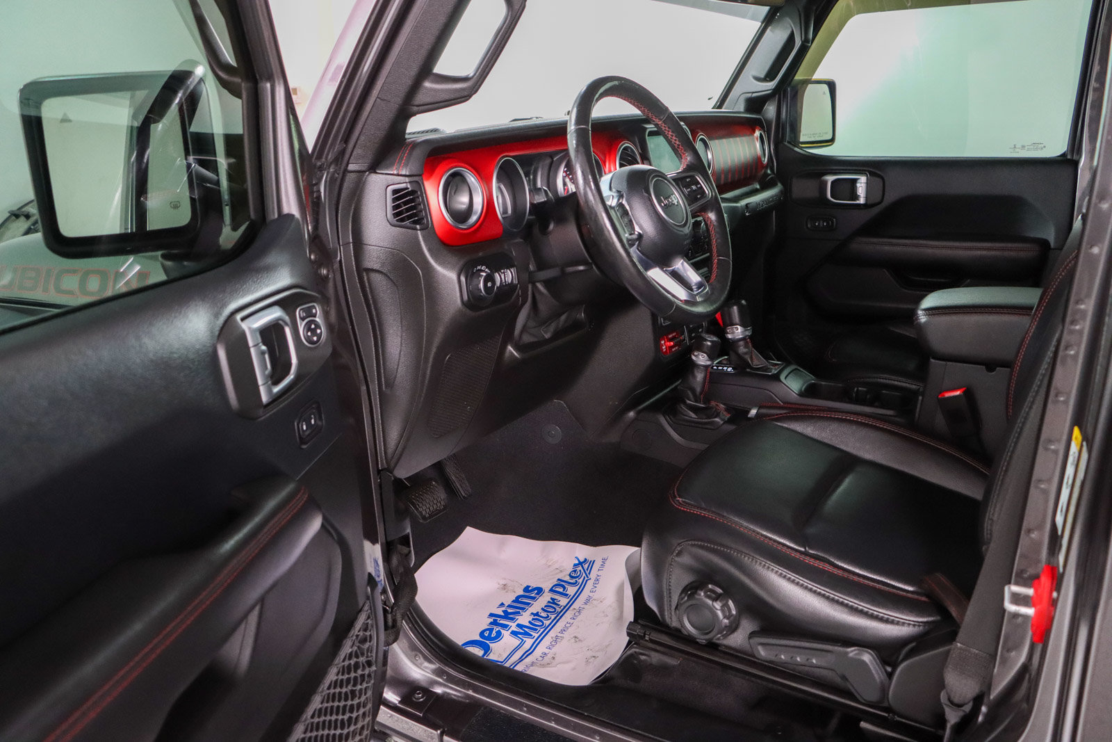 Used 2018 Jeep Wrangler Unlimited Rubicon AWD/4WD image 3