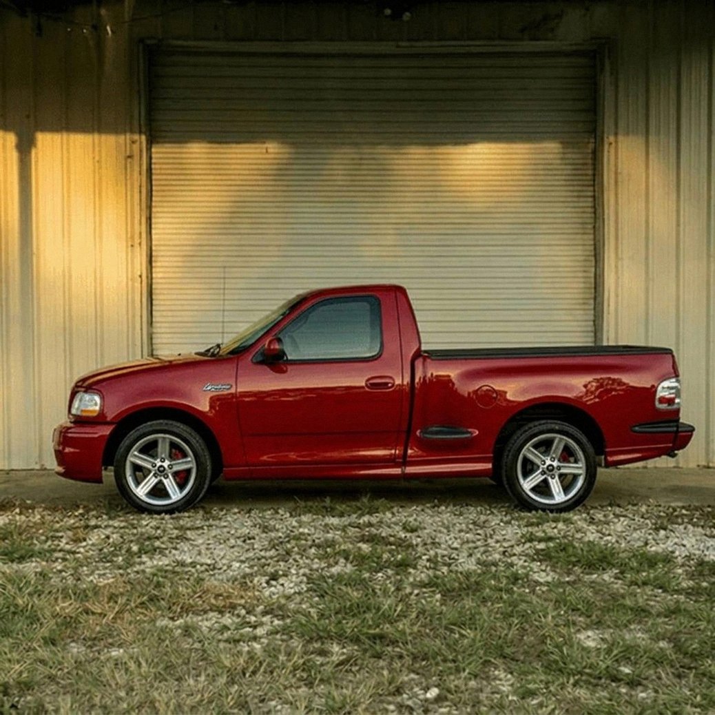 Used 2004 Ford F150 Lightning RWD image 3