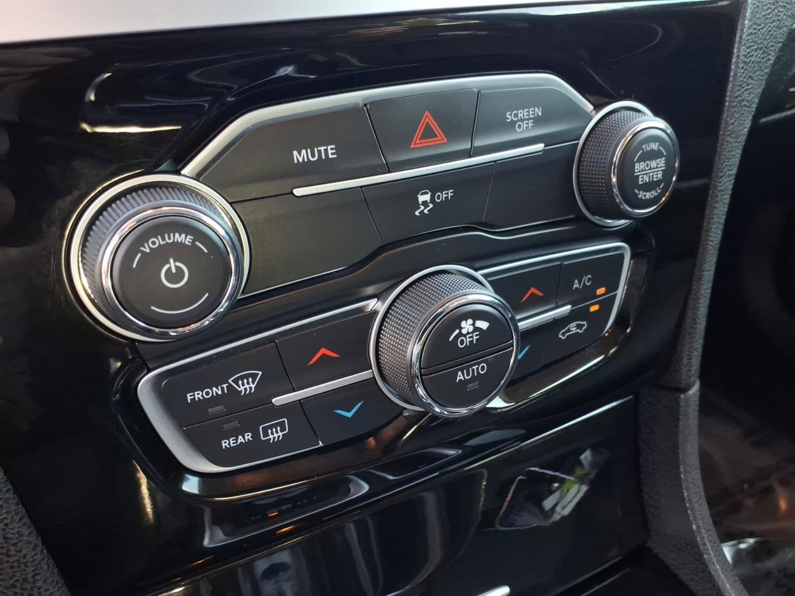 Used 2023 Chrysler 300 Touring w/ Sport Appearance Package image 21