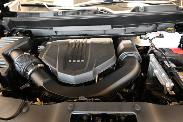 New 2027 Chevrolet Traverse LT w/ LPO, Floor Liner Package FWD image 31