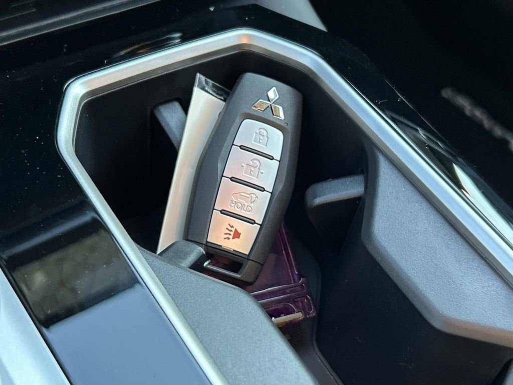 Used 2025 Mitsubishi Outlander SEL image 31