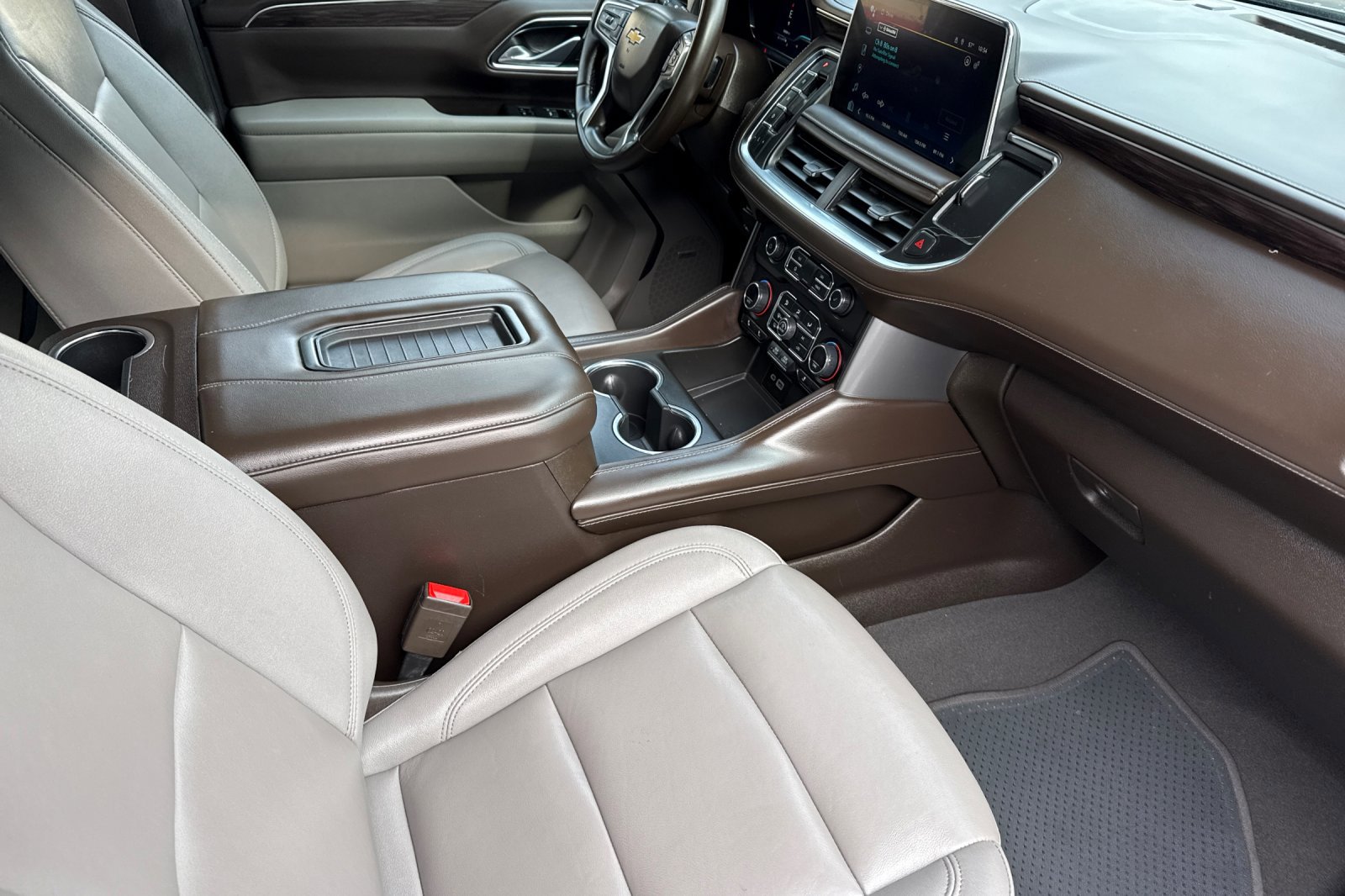 Used 2024 Chevrolet Suburban LT image 21