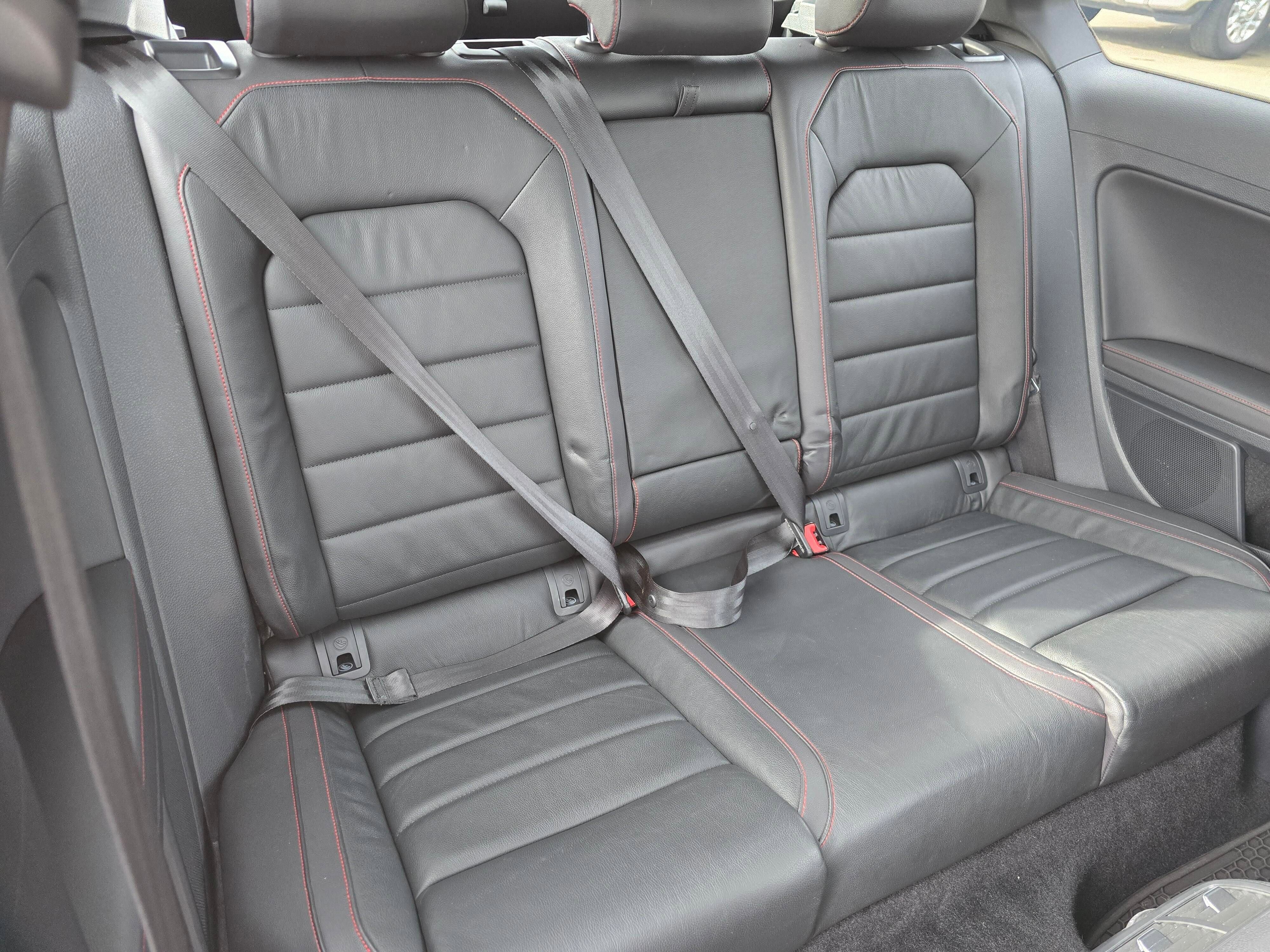 Used 2015 Volkswagen GTI SE FWD image 32