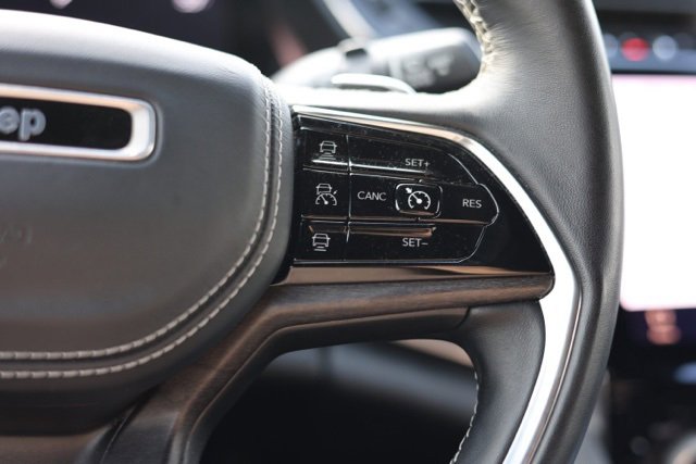 Used 2022 Jeep Grand Cherokee Overland w/ Luxury Tech Group IV image 22