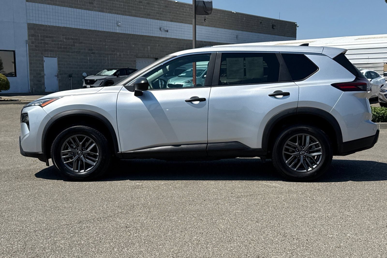 Used 2024 Nissan Rogue S FWD image 9