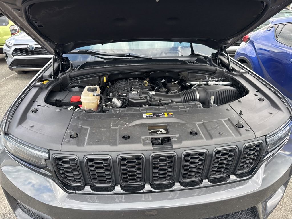 Used 2022 Jeep Grand Cherokee Altitude image 24