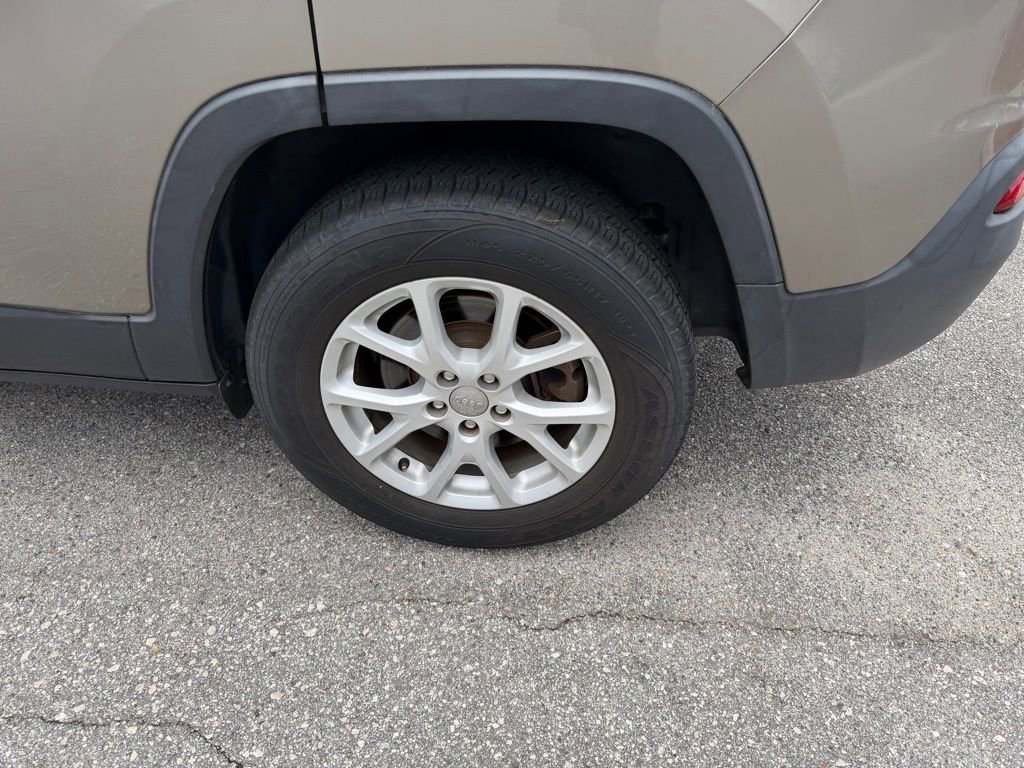 Used 2017 Jeep Cherokee Latitude w/ Trailer Tow Group image 9