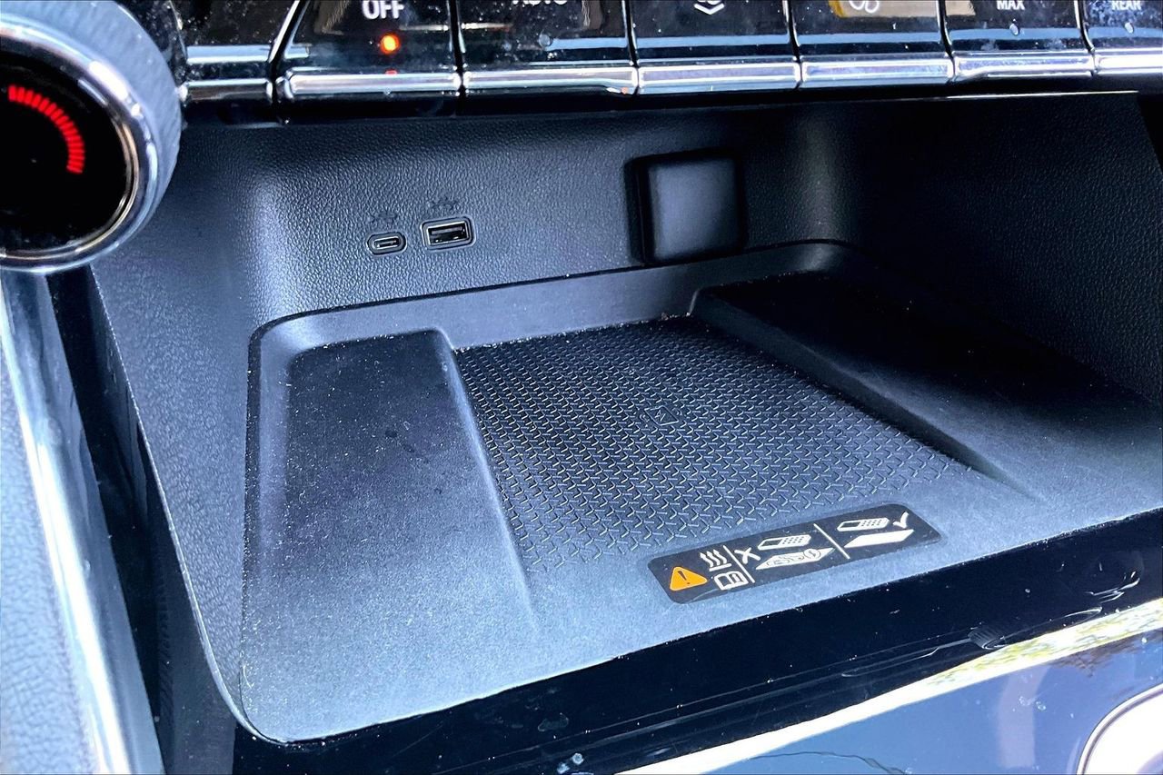 Used 2024 Chevrolet Traverse RS w/ LPO, Floor Liner Package FWD image 26