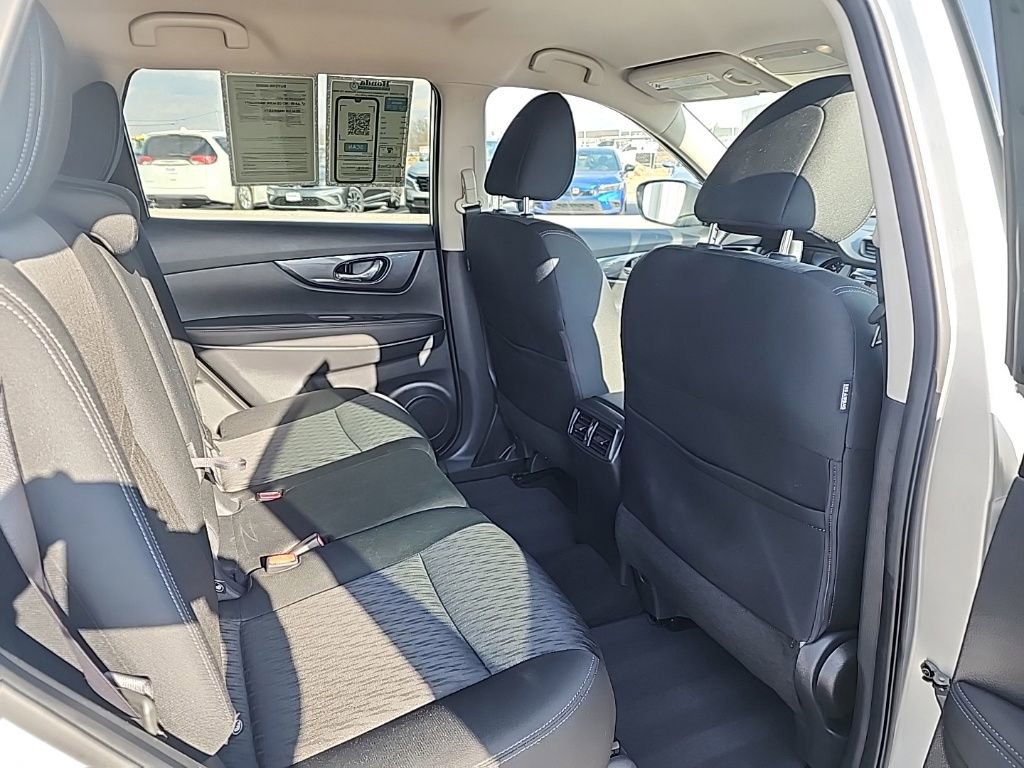 Used 2018 Nissan Rogue SV w/ Premium Package image 29