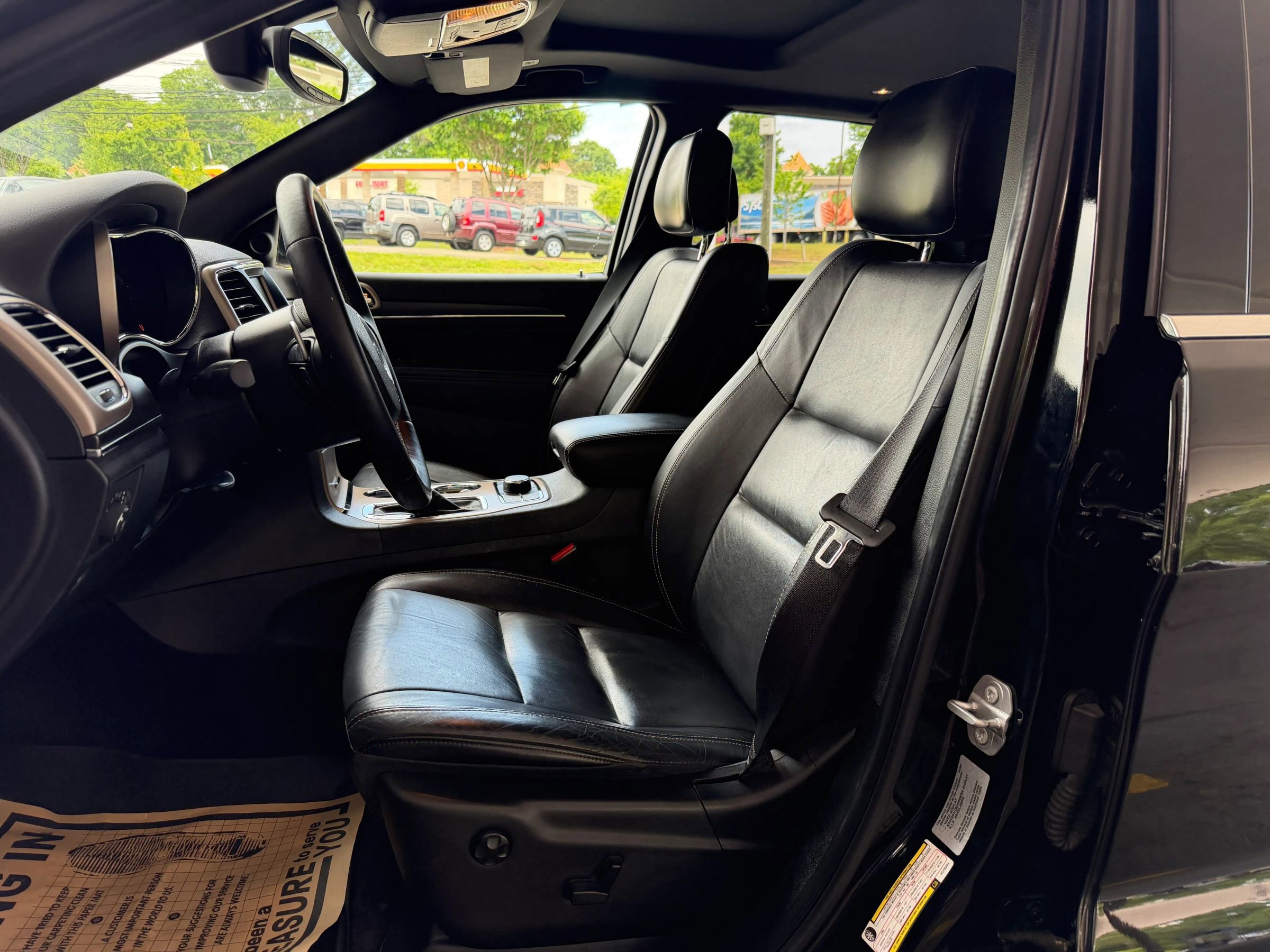 Used 2017 Jeep Grand Cherokee Limited AWD/4WD image 9