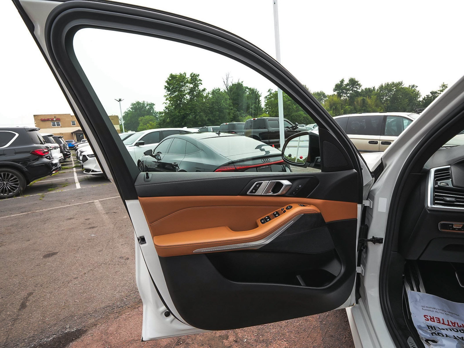 Used 2022 BMW X5 xDrive40i w/ M Sport Package AWD/4WD image 11