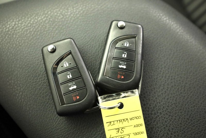 Used 2018 Toyota Camry SE image 33