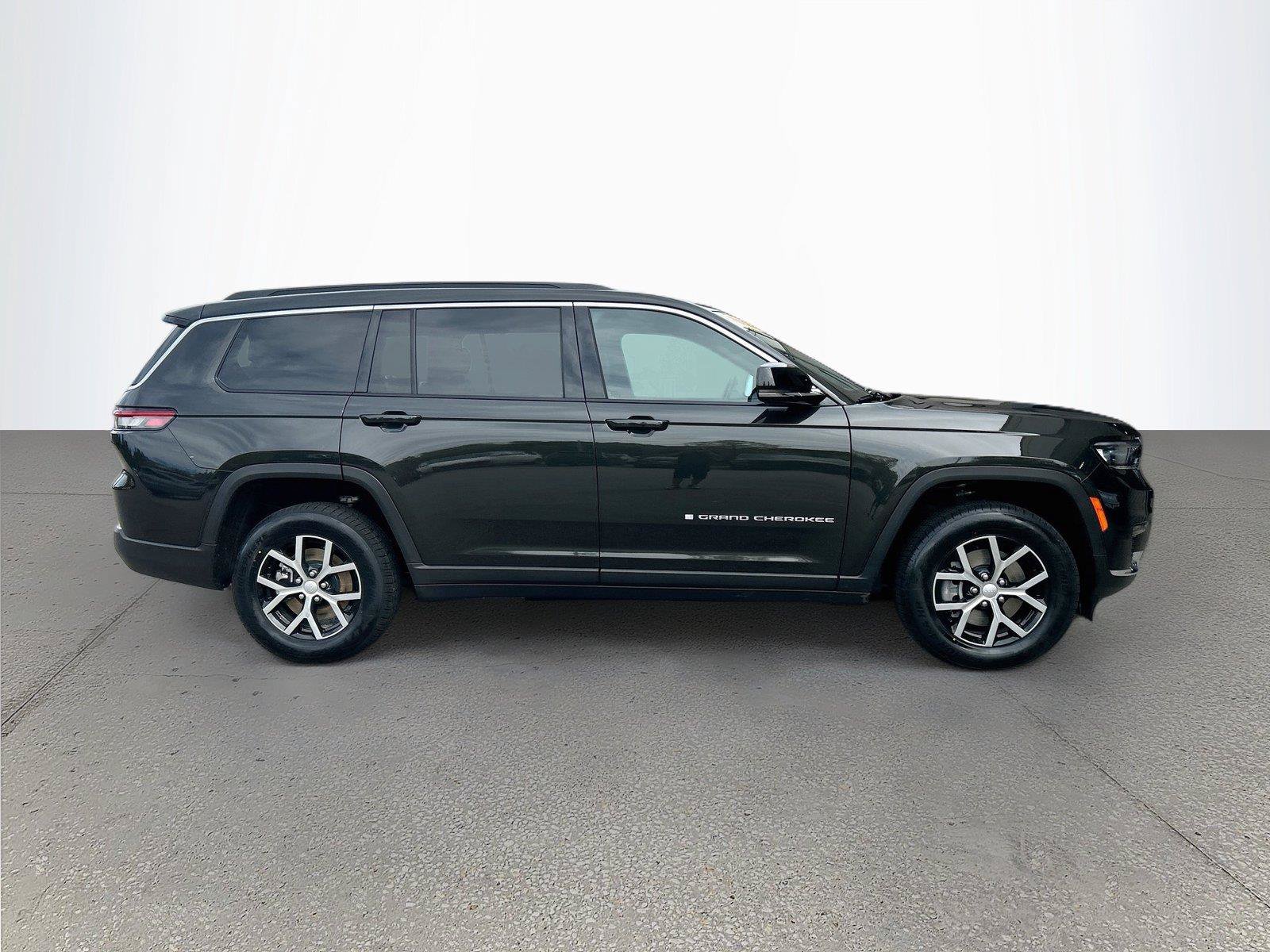 Used 2024 Jeep Grand Cherokee L Limited AWD/4WD image 3