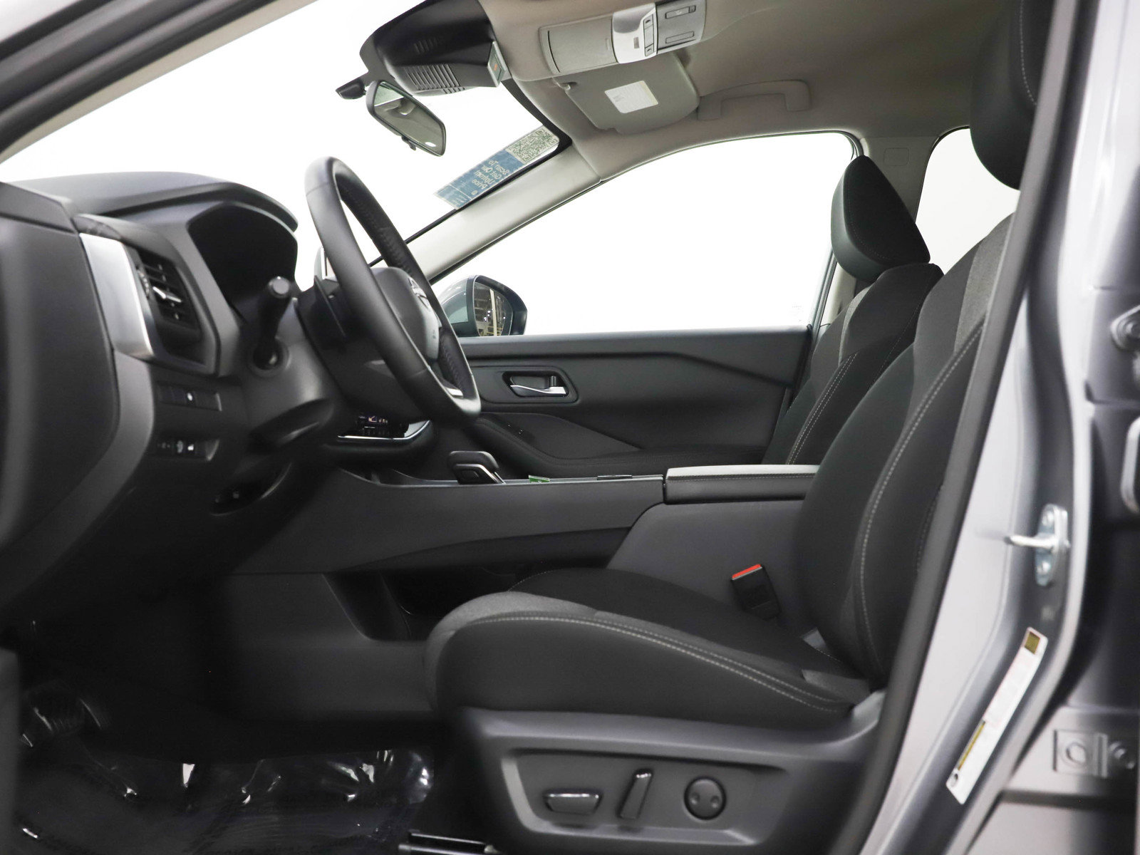 Used 2025 Nissan Rogue SV image 24