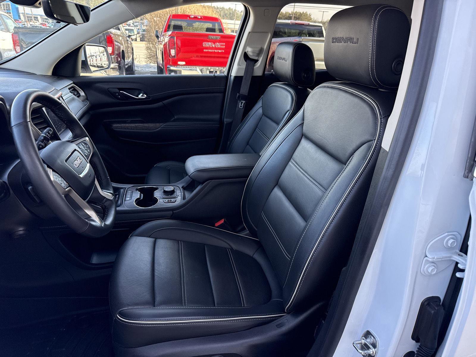 Used 2023 GMC Acadia Denali w/ Denali Technology Package image 11