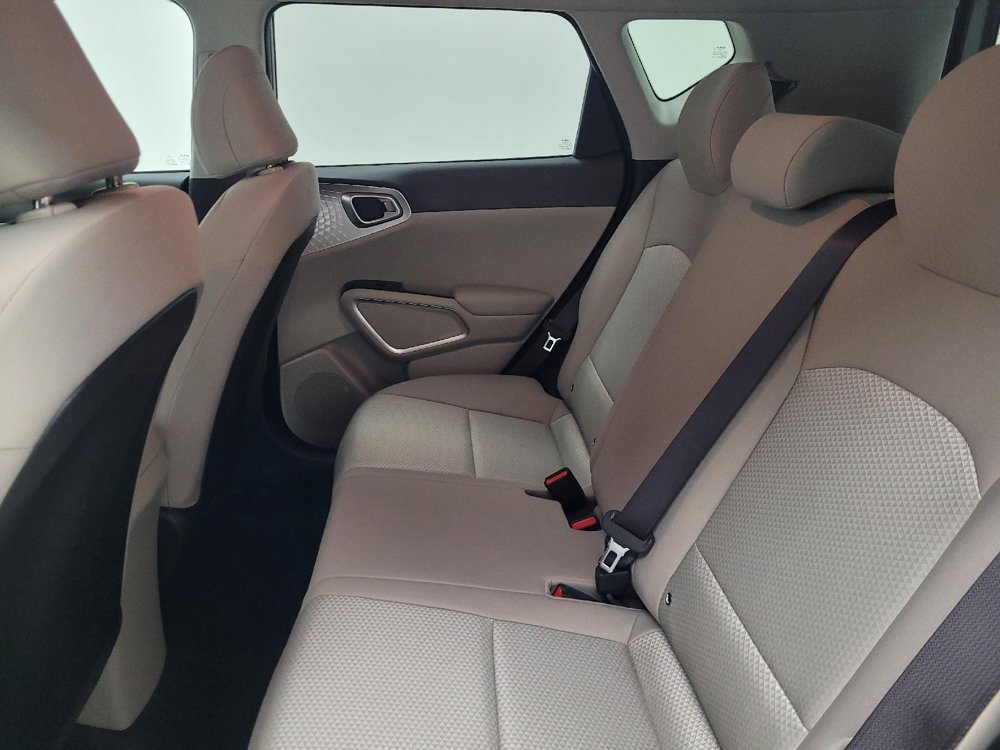 Used 2025 Kia Soul LX image 18