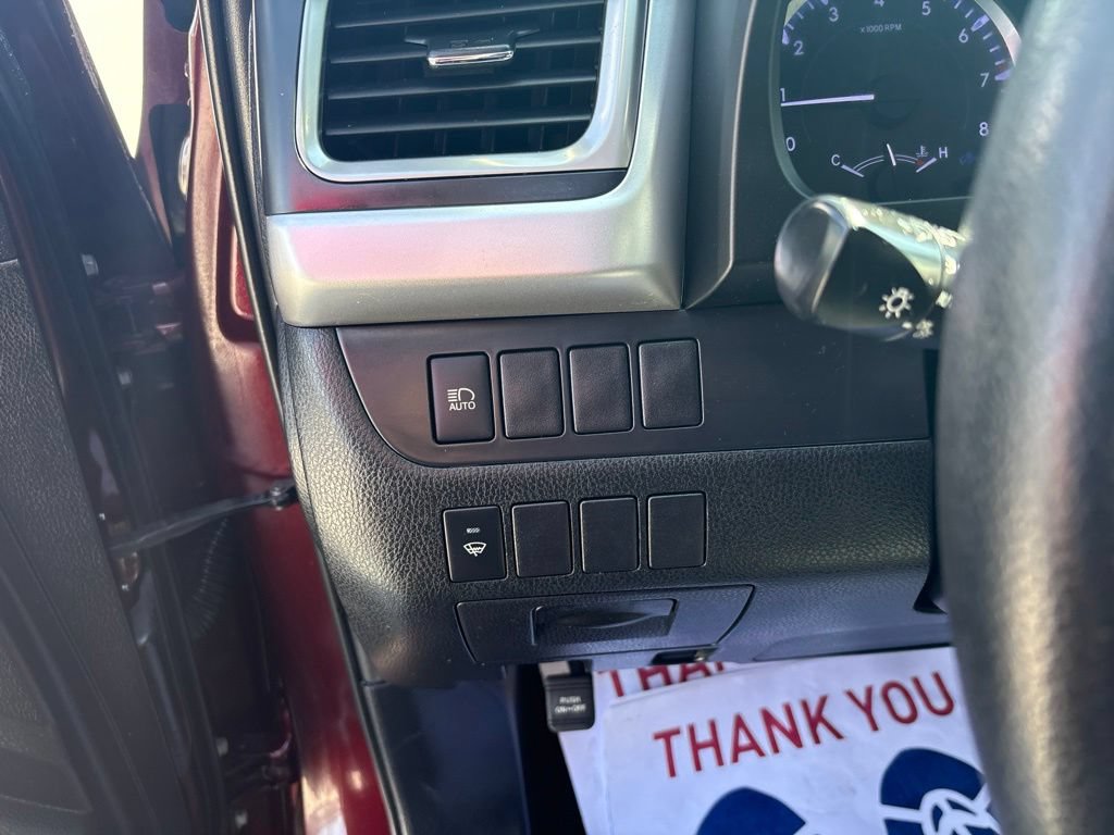 Used 2019 Toyota Highlander LE AWD/4WD image 15