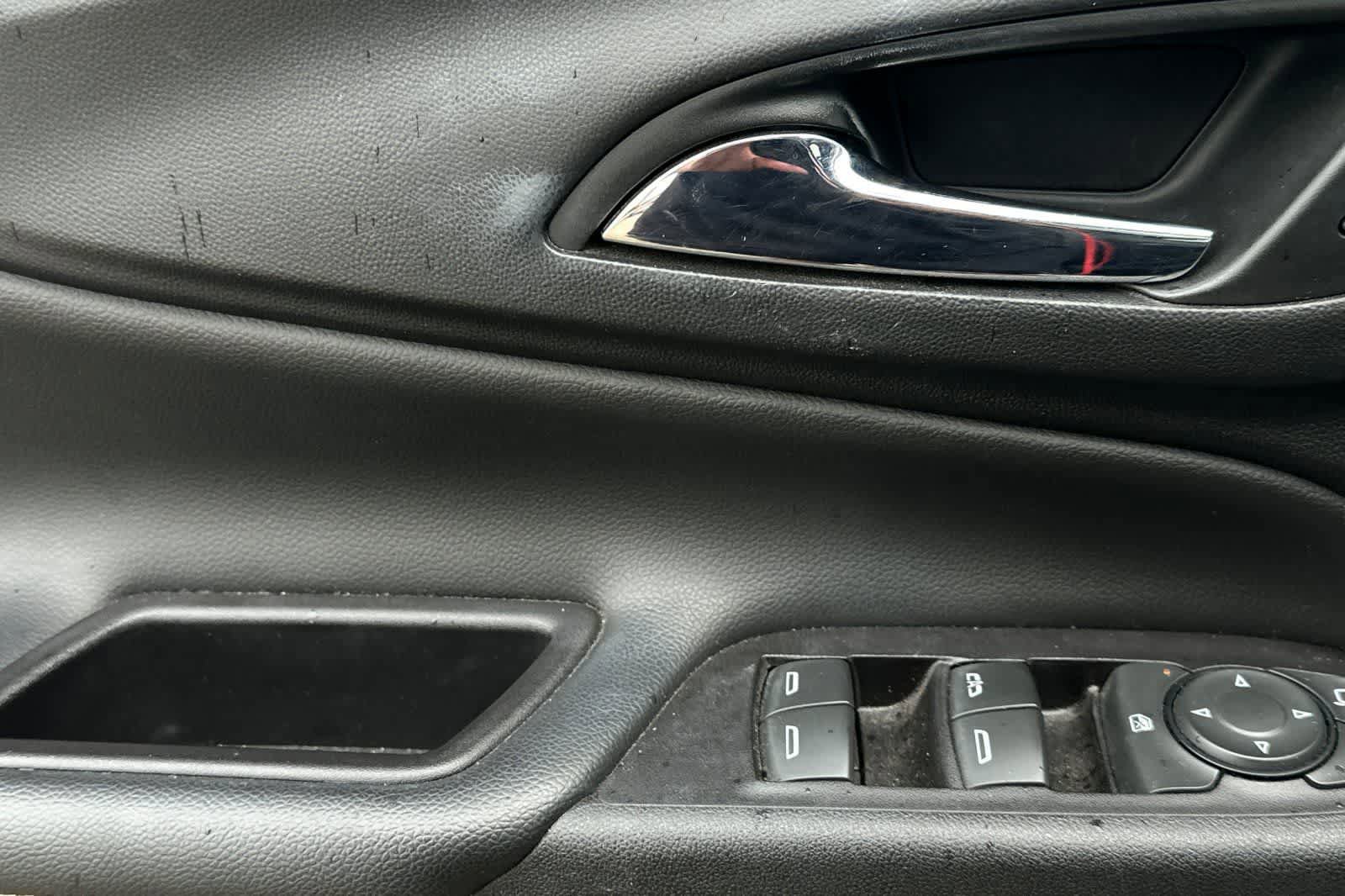 Used 2018 Chevrolet Equinox Premier FWD image 15