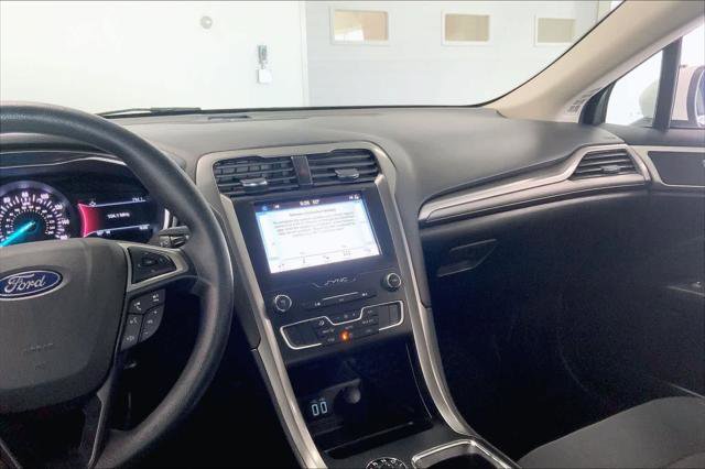 Used 2019 Ford Fusion SE FWD image 14