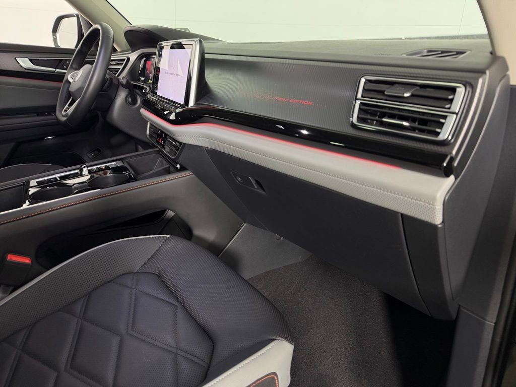 Used 2024 Volkswagen Atlas Peak Edition SE AWD/4WD image 31