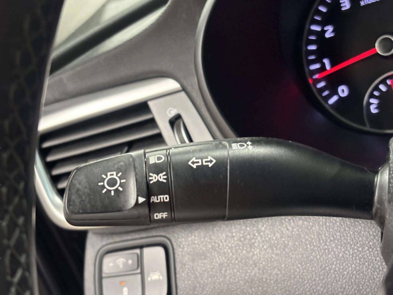Used 2020 Kia Optima SE FWD image 31