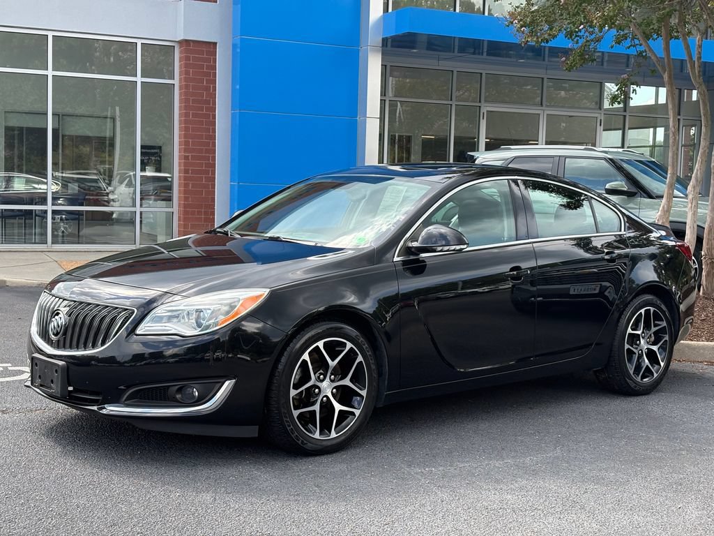 Used 2017 Buick Regal Sport Touring FWD image 1