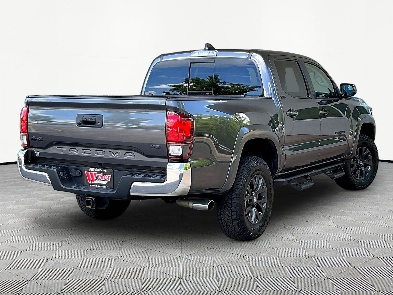 Used 2023 Toyota Tacoma SR5 AWD/4WD image 6
