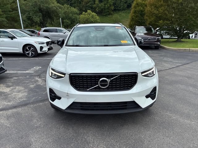 Used 2023 Volvo XC40 B5 Plus w/ Protection Package Premier AWD/4WD image 12