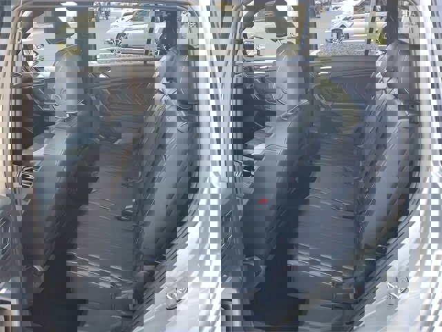 Certified 2022 Volkswagen Tiguan SE R-Line image 11