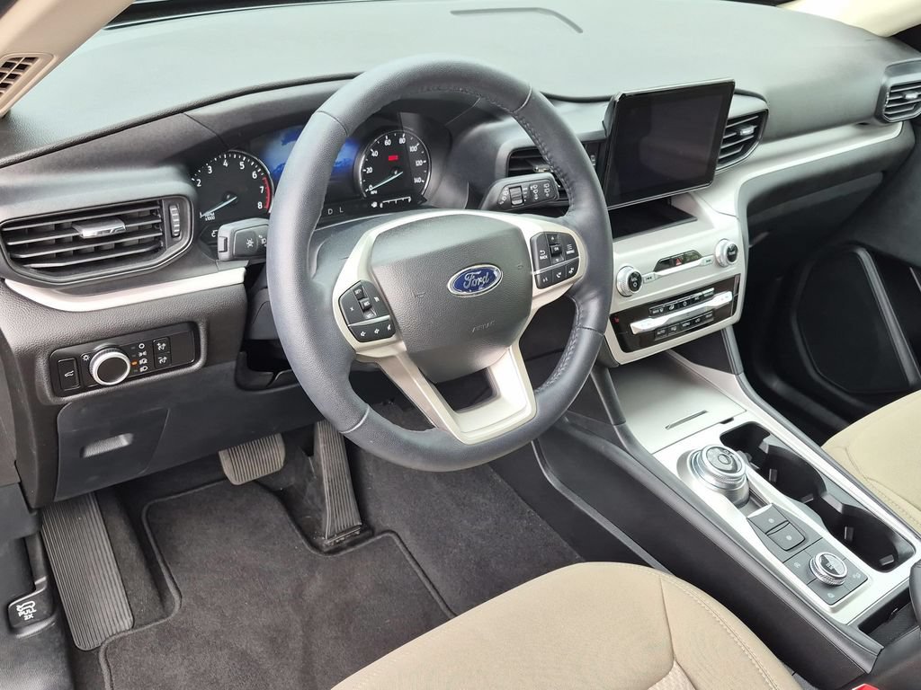 Used 2023 Ford Explorer XLT AWD/4WD image 11