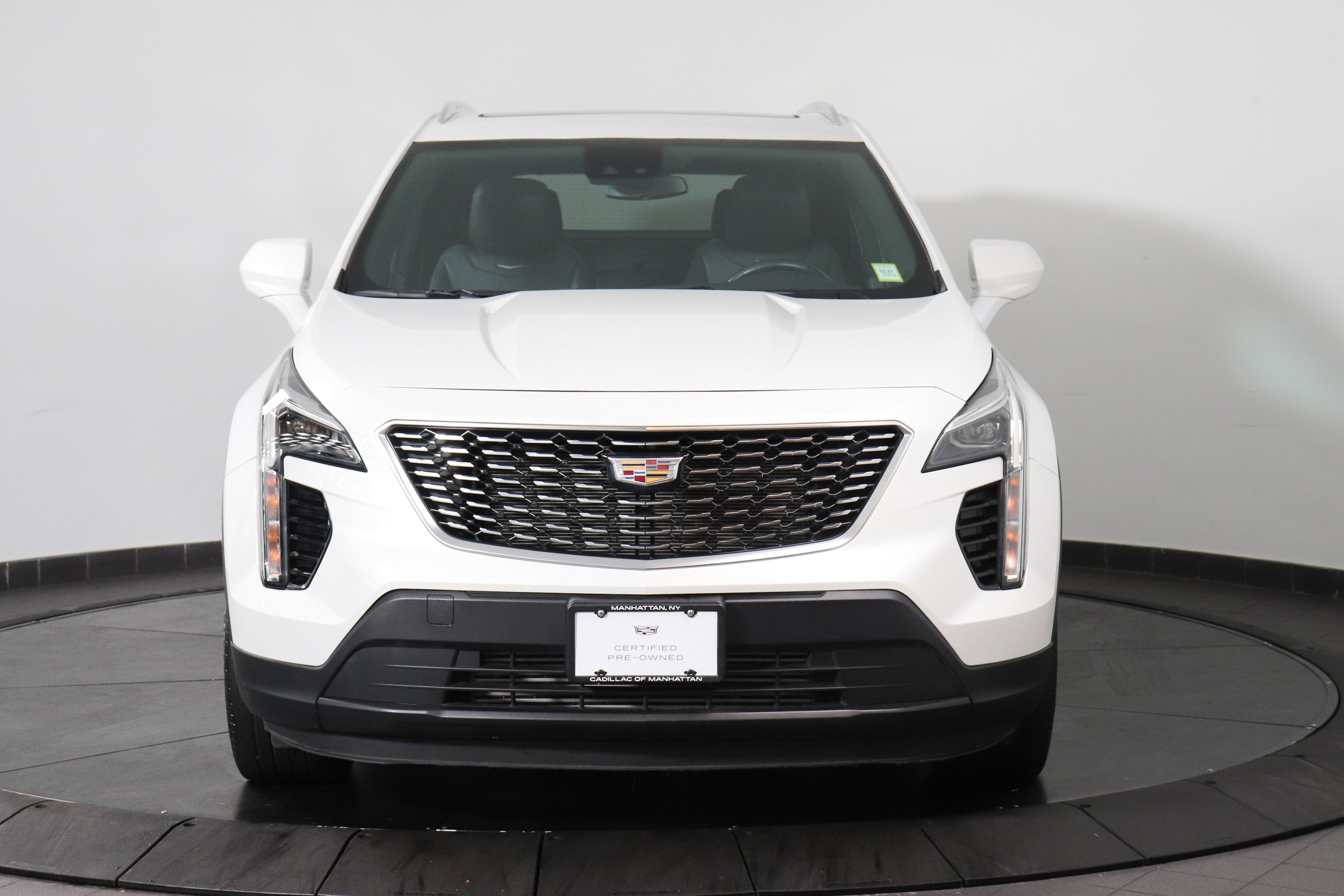 Used 2023 Cadillac XT4 Luxury w/ Cold Weather Package AWD/4WD image 8