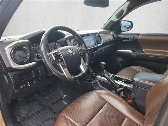 Used 2016 Toyota Tacoma Limited w/ Towing Package image 9