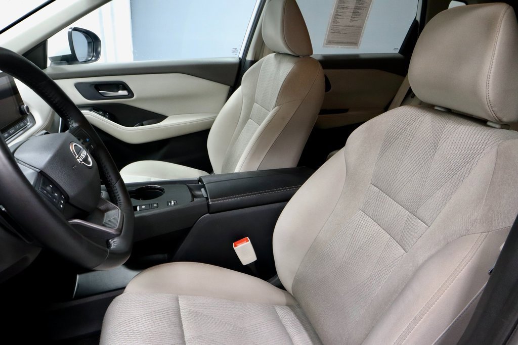 Certified 2025 Nissan Rogue SV image 24