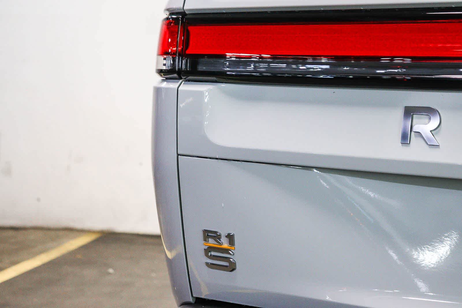 Used 2023 Rivian R1S Adventure AWD/4WD image 11