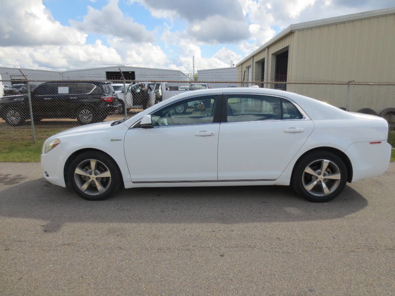 Used 2010 Chevrolet Malibu Hybrid image 1