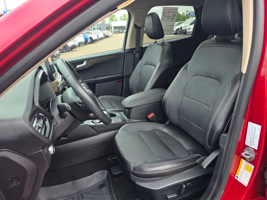 Used 2020 Ford Escape Titanium AWD/4WD image 4