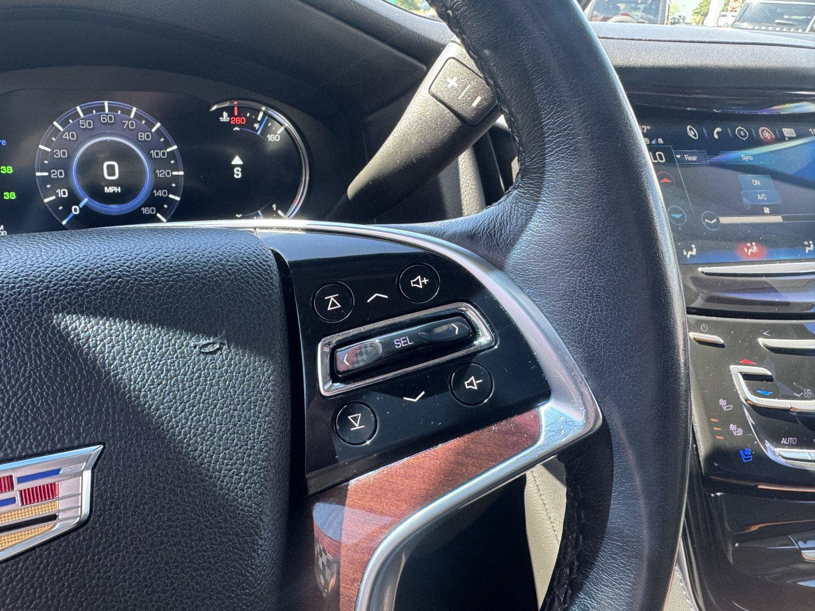 Used 2020 Cadillac Escalade ESV Luxury AWD/4WD image 24