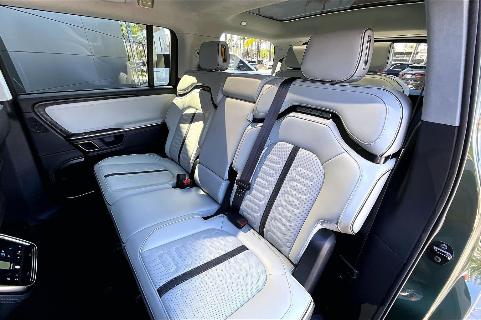 Used 2024 Rivian R1S Adventure AWD/4WD image 26