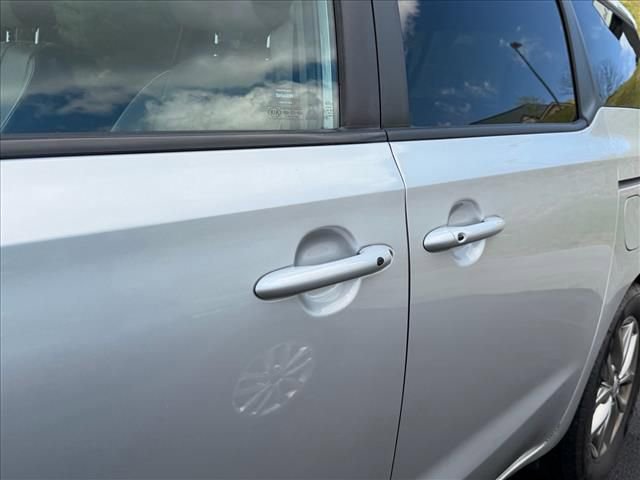 Used 2019 Kia Sedona EX FWD image 21