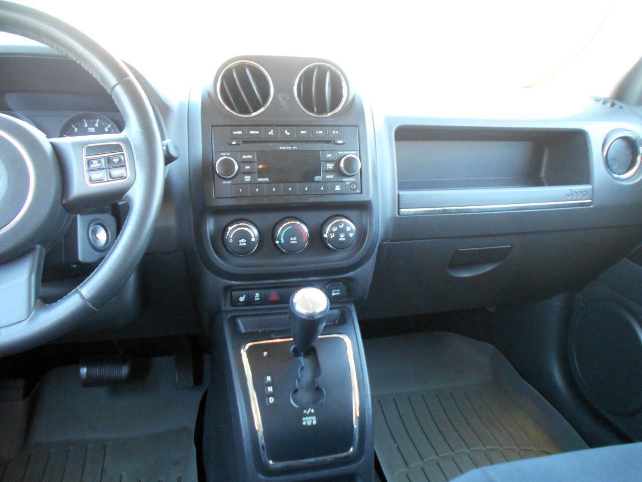 Used 2011 Jeep Patriot Latitude AWD/4WD image 13