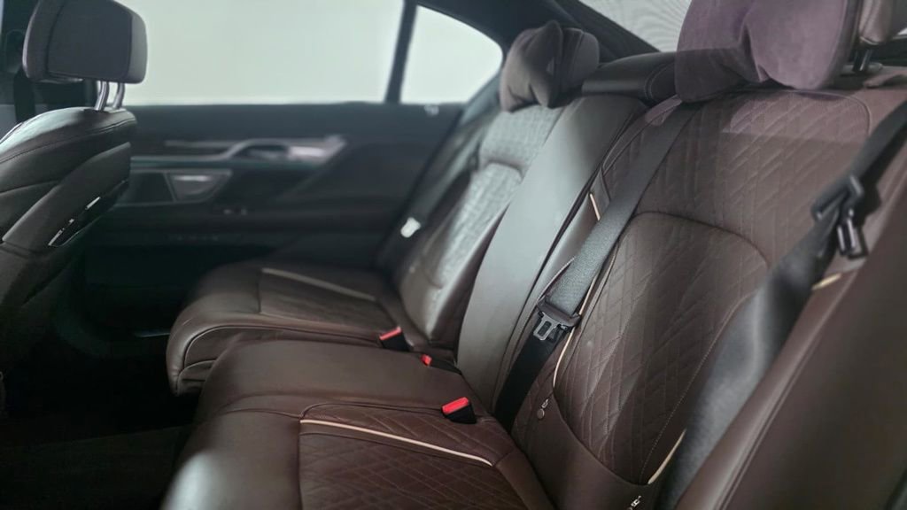 Used 2021 BMW 750i xDrive w/ Luxury Rear Seating Package image 26