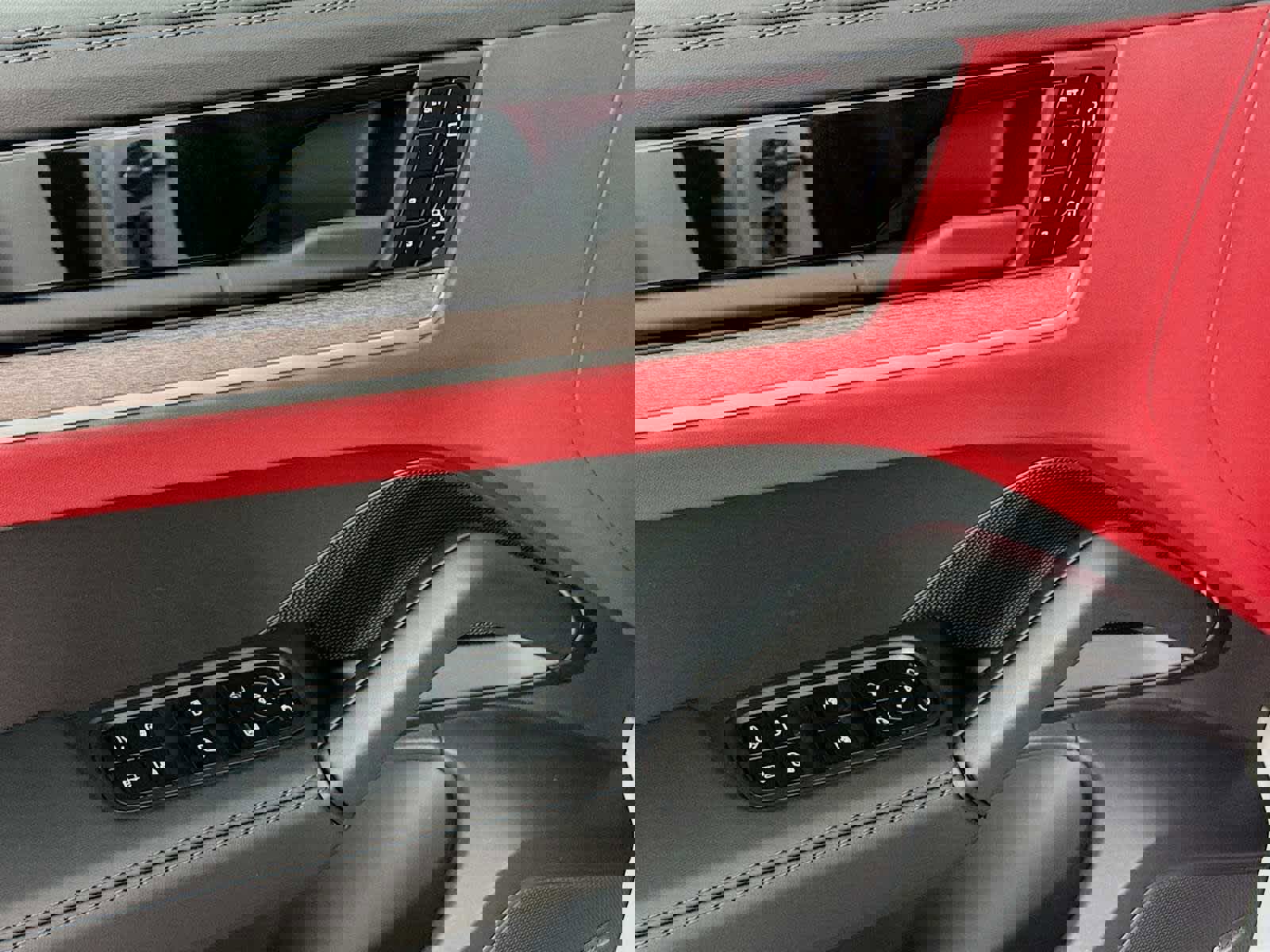 New 2025 Porsche Cayenne Turbo image 14